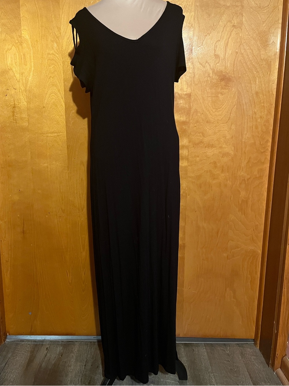 The Pyramid Collection Large Elegant Black Short Sleeve Cut Out Dress